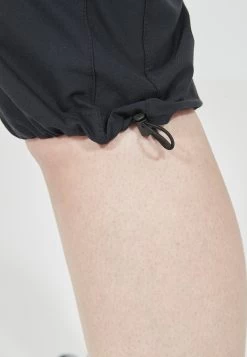 Shorts - Black -Endurance Winkel 5c2722882cb74772aed3043f1fae24f9