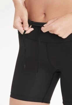 Endurance Tights- Shorts - Black -Endurance Winkel a6f63dfad91c40e18fe335baf5f8b104